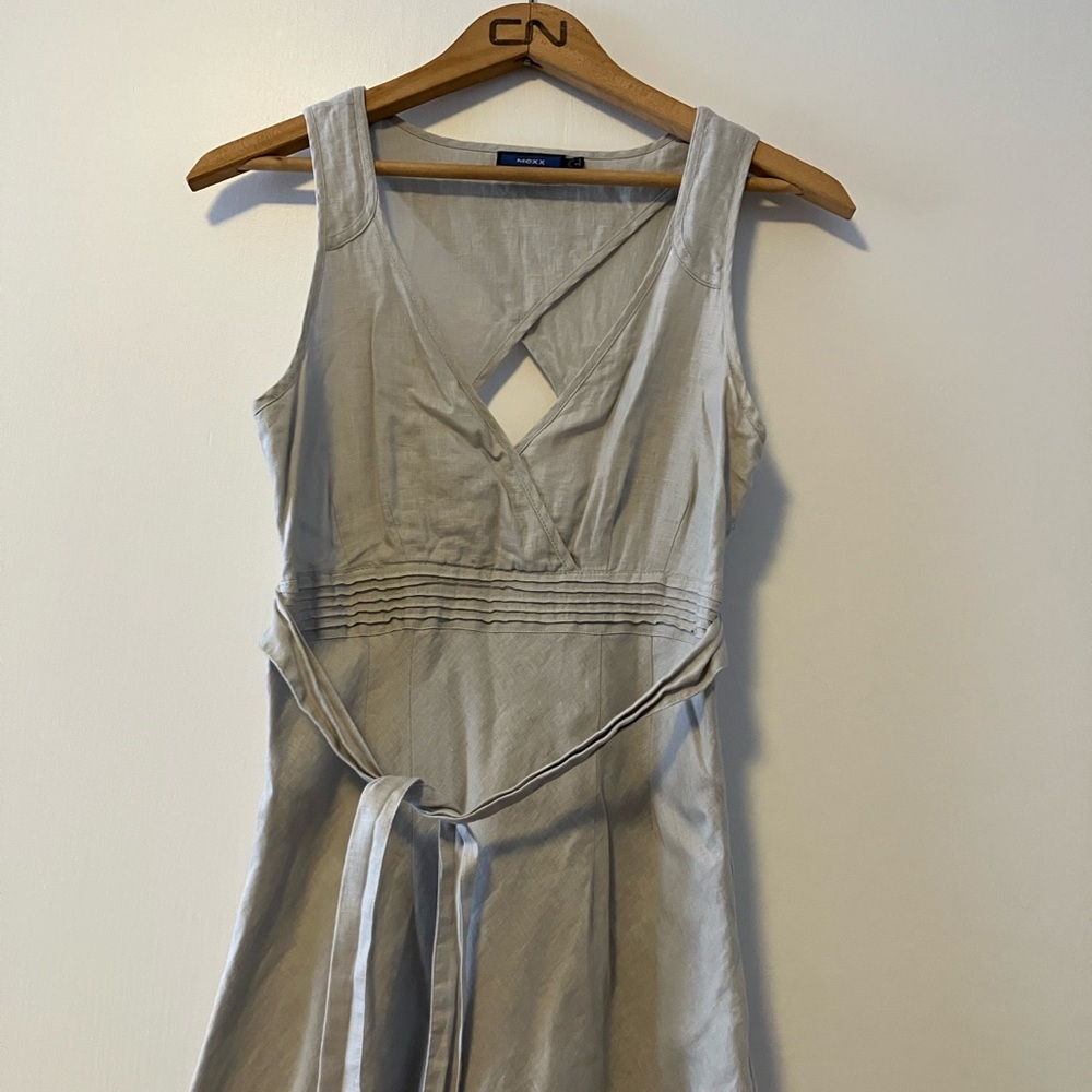Sleeveless V-Neck Tie-Waist Midi Dress in Light Gray 100% Linen